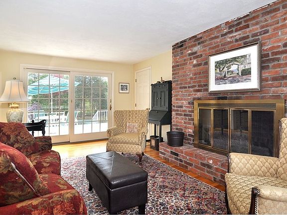 5th image of 154 Hemlock Dr