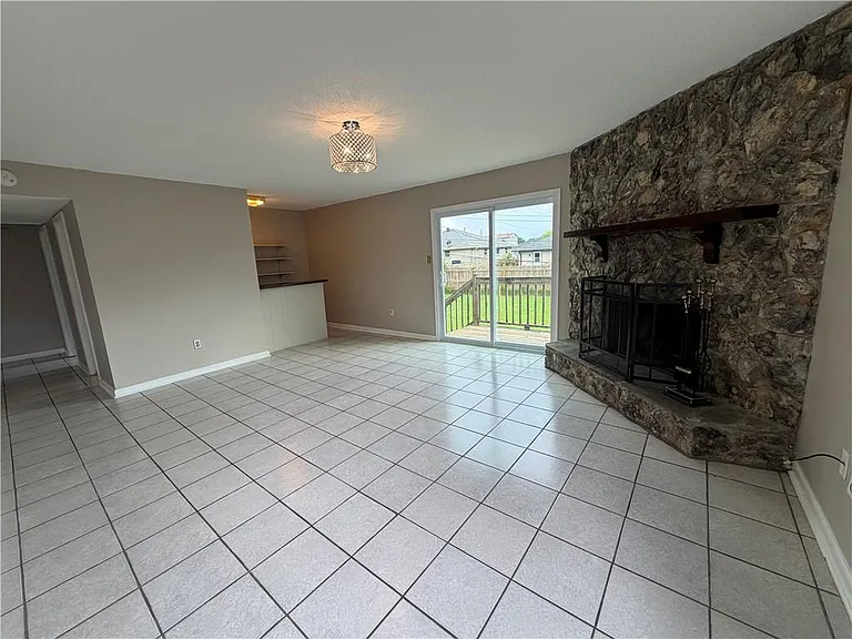 532 Oakwood Dr — Photo 5