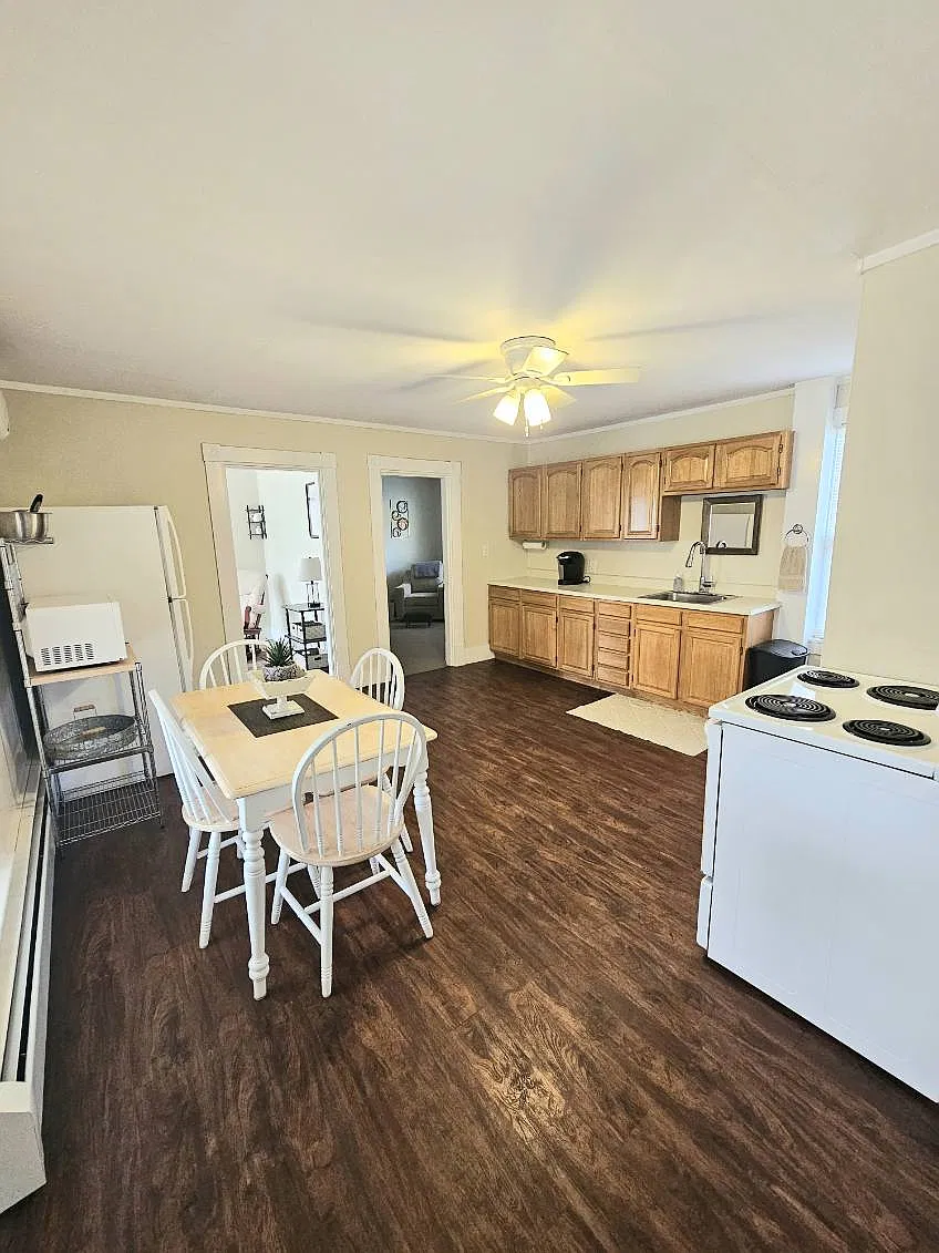 2 bed, $1,650 — Photo 3