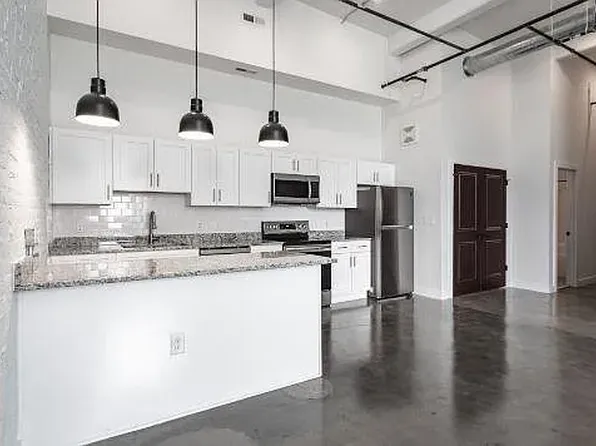 Peanut Crossing, 408 Wellons St #202, Suffolk, VA 23434