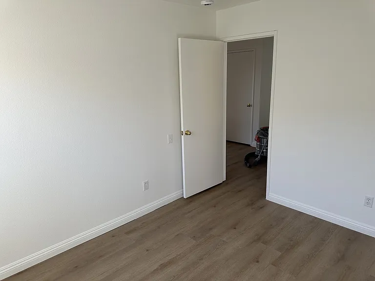 735 Blake Rd — Photo 3