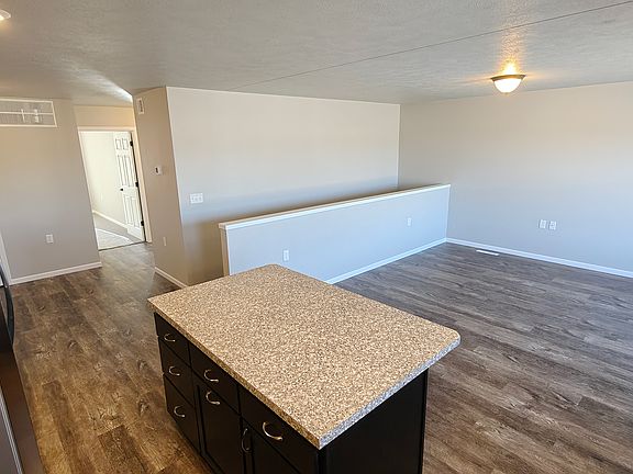 Entry Area w Kitchen Island option