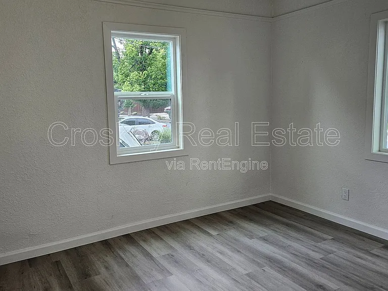 1346 Redwood St — Photo 6