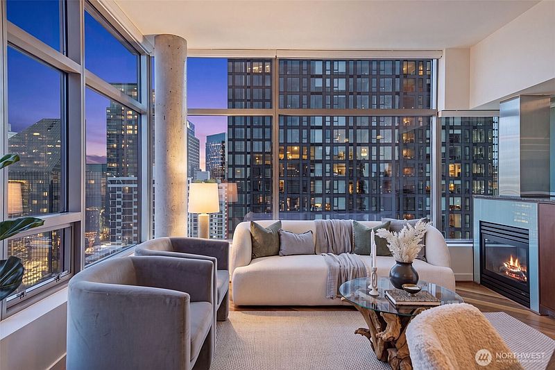 4th image of 2033 2nd Avenue #2104