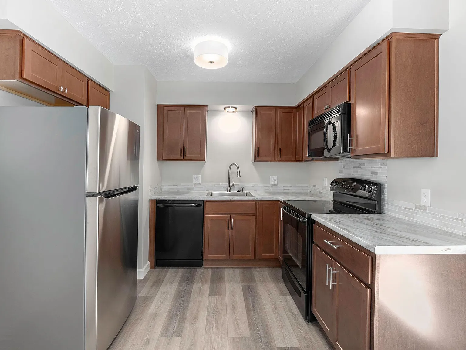 3 bed, 1.5 bath, 1300 sqft, $1,750 — Photo 4