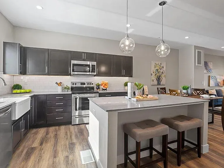 202 W Baseline Rd — Photo 1