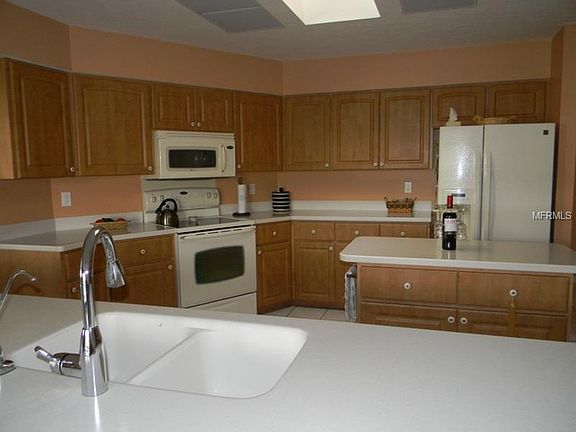 3rd image of 206 Rockwood Way