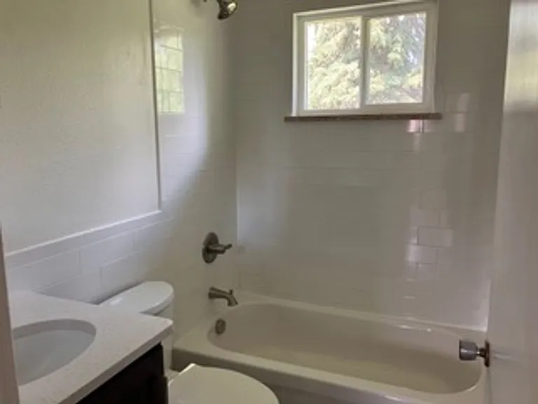 520 Columbia Rd — Photo 9
