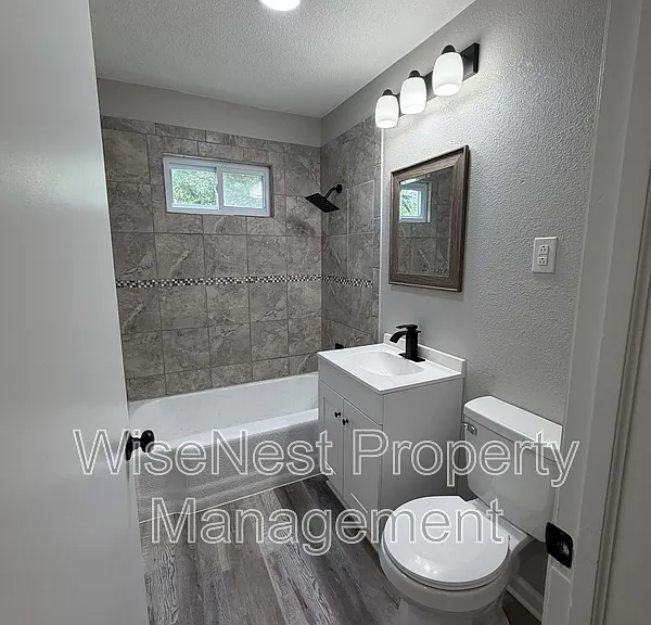 2725 N 47th Ter — Photo 15