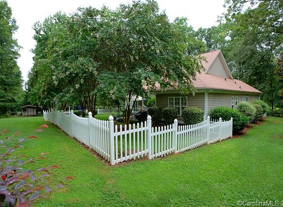 2nd image of 634 Cottonfield Cir