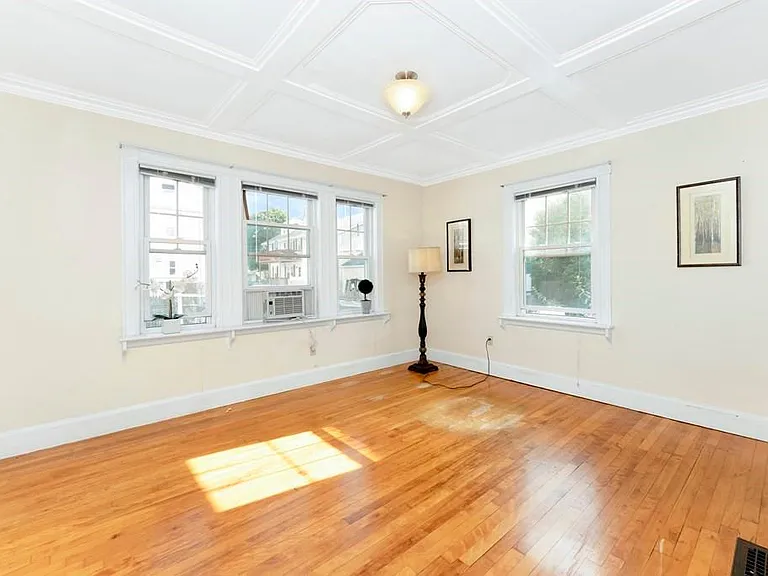 11 Webster St — Photo 4