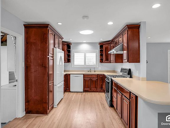 2nd image of 4404 Manzanita Dr