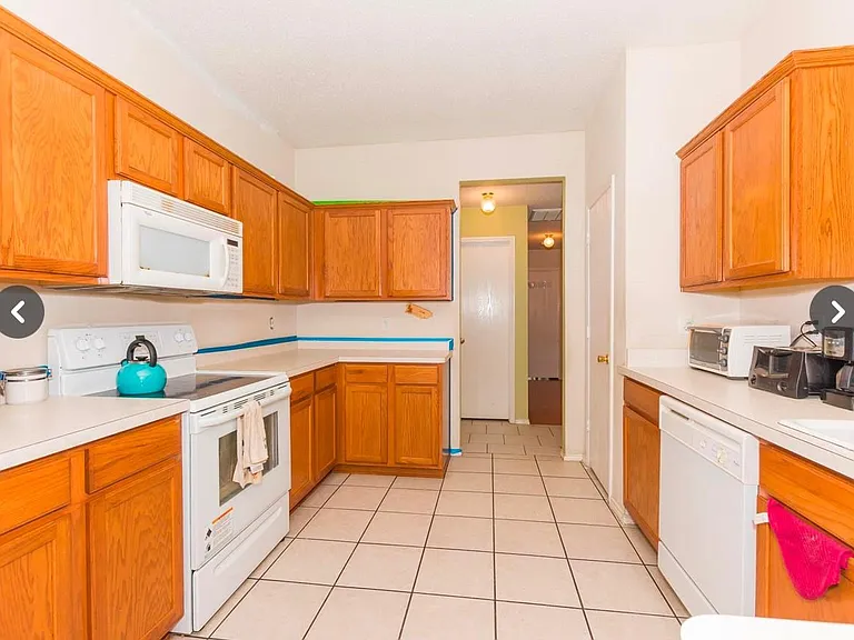 1008 Ashdon Ln — Photo 3