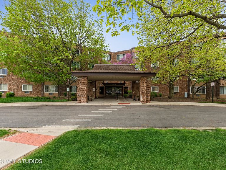 Moon Lake Village Four Story Condominiums Hoffman Estates, IL Zillow