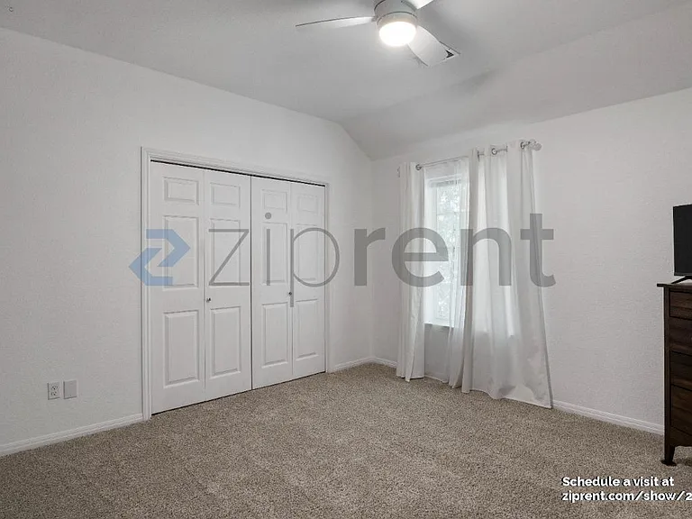 1406 Dapplegrey Ln — Photo 10