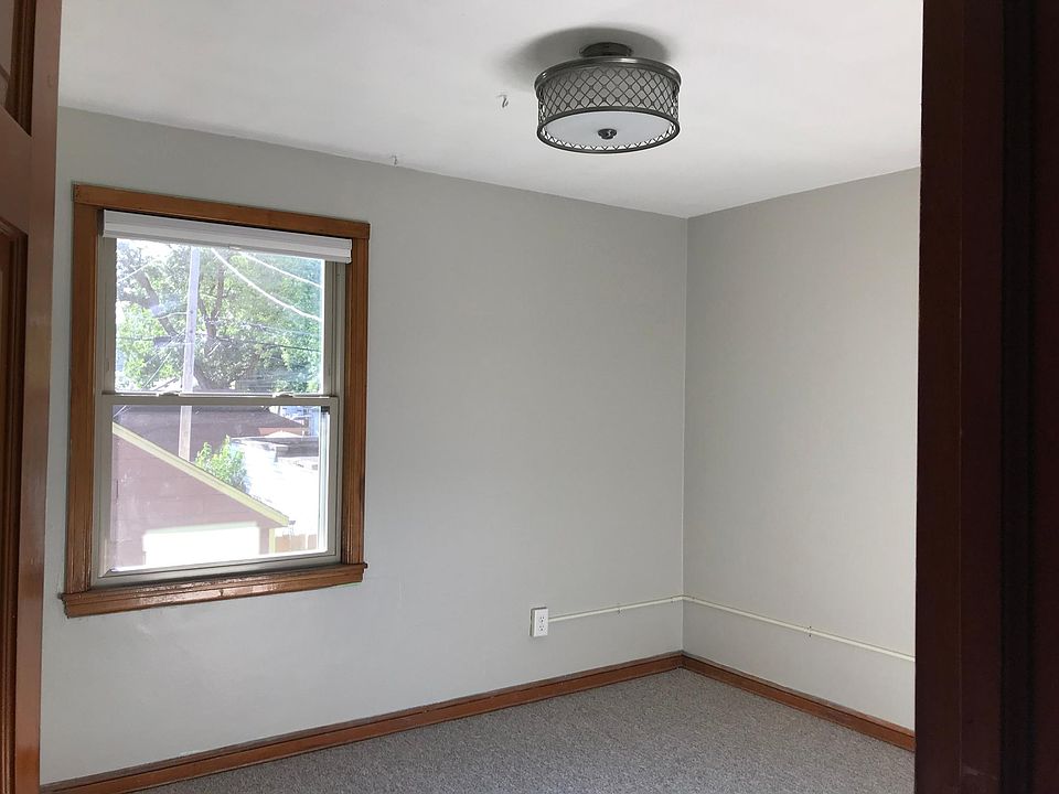 2nd image of 117 N 74th St