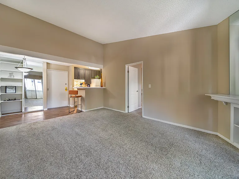 Chatsworth Pointe Apartment Homes — Photo 19