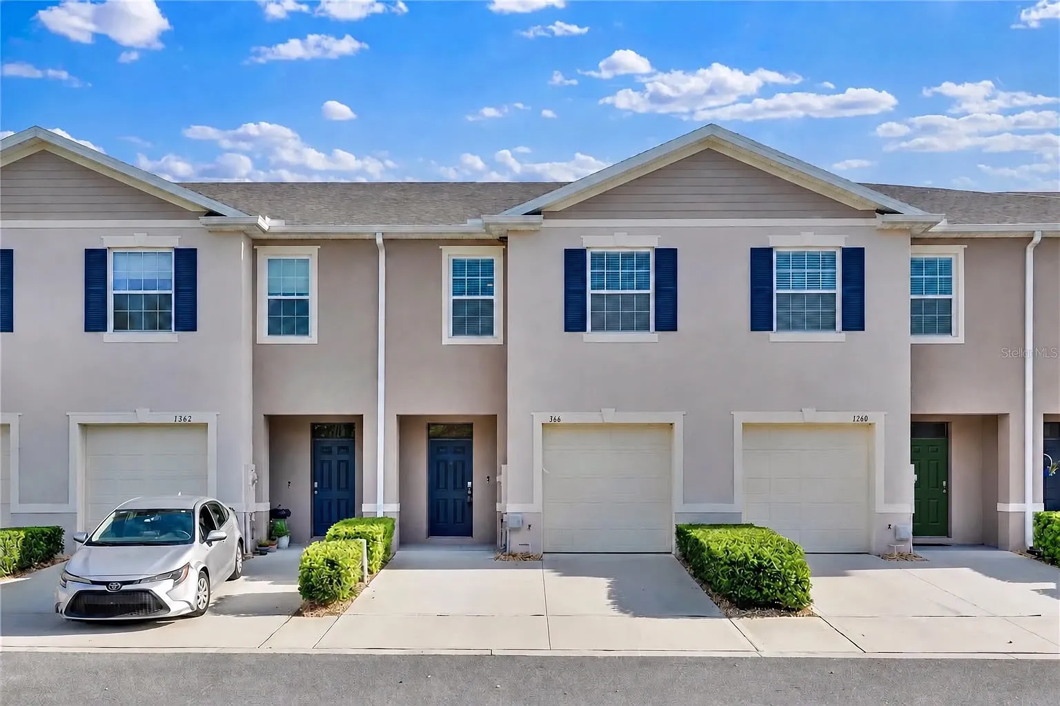 3 bed, 2.5 bath, 1673 sqft, $2,100 — Photo 1