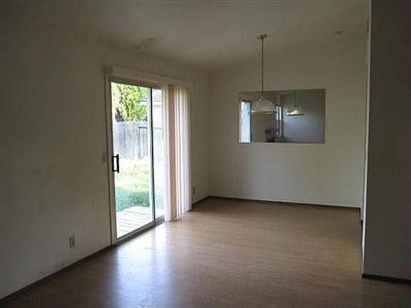 3rd image of 564 Oakborough Ave