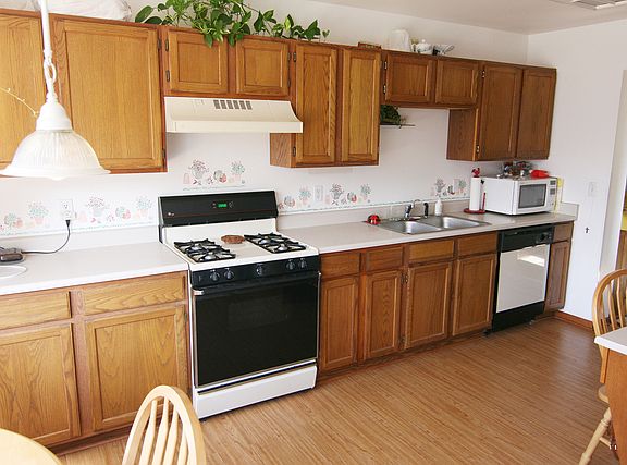 5th image of 1410 Charleston Ct