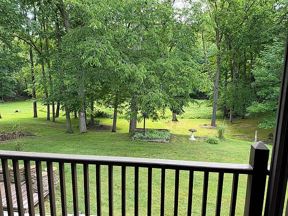 4th image of 267 Duck Pond Rd