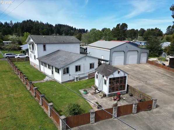 410 Park Ave, Lakeside, OR 97449