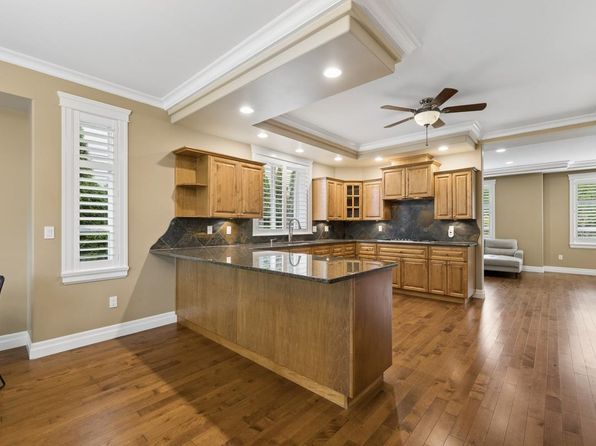 4 bedroom rental in Surrey — photo 12