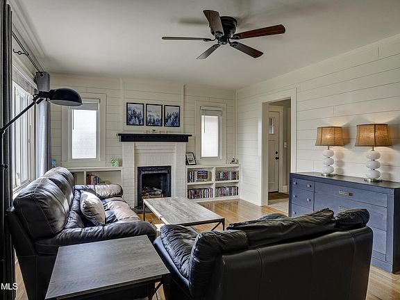 5th image of 4238 Ivanhoe St