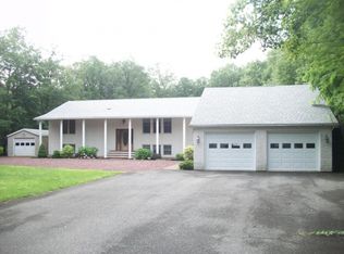 138 Starlight Dr, Effort, PA 18330