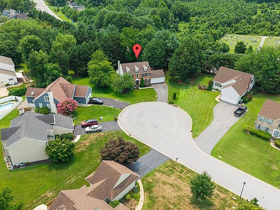 3rd image of 108 Paddock Dr