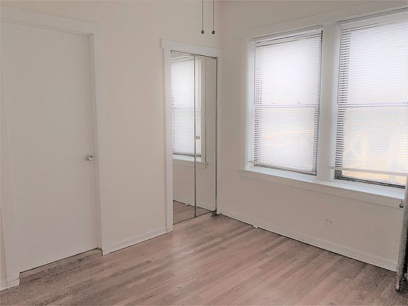3rd image of 4006 N Kenmore Ave APT 1N