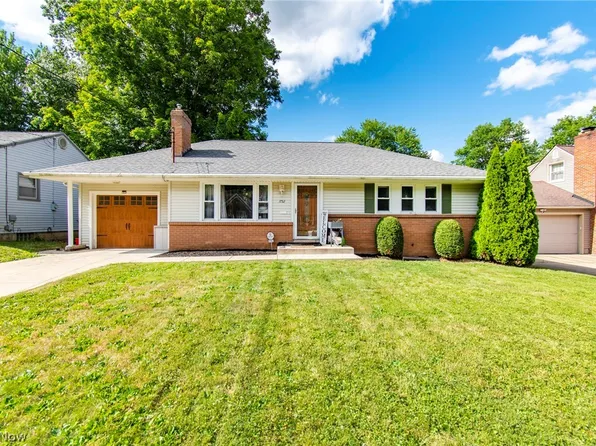1752 Eden Ln, Youngstown, OH 44509