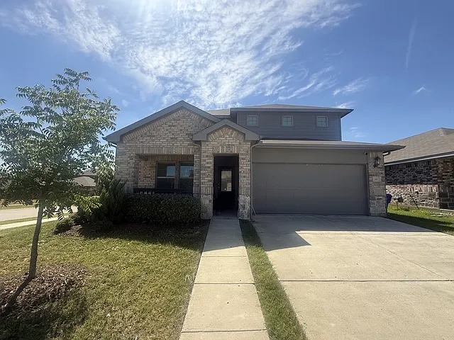 4 bed, 2368 sqft, $2,375 — Photo 1