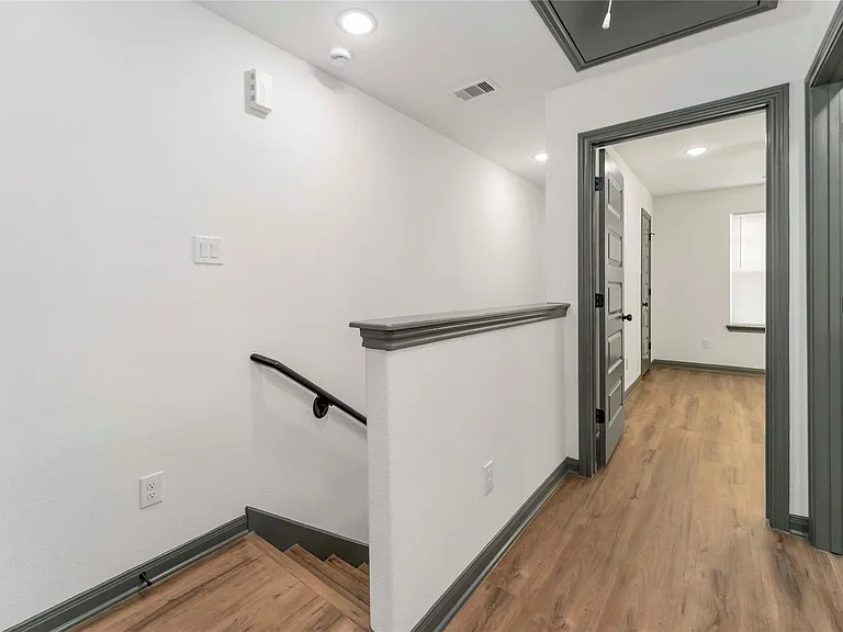 7987 Chateau St #D — Photo 23