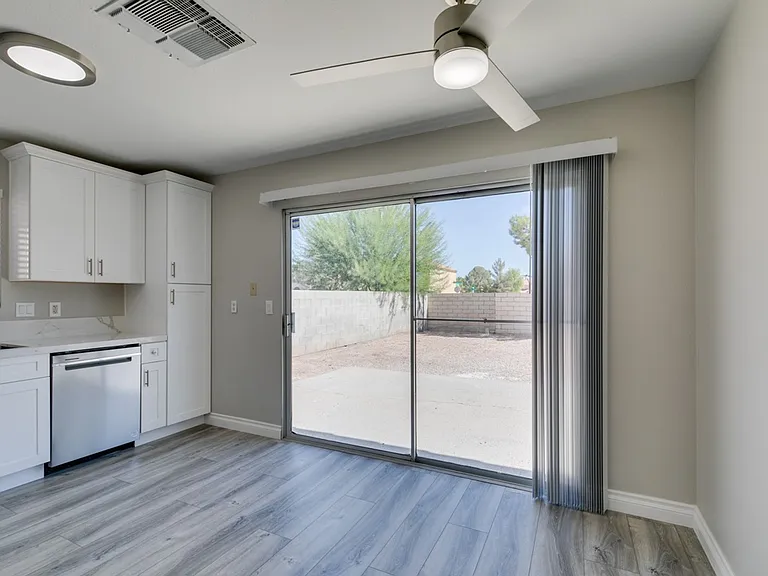 8292 Palmada Dr — Photo 16