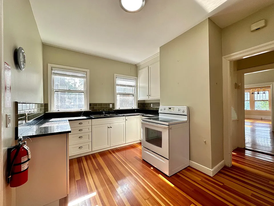 41 Irving Ave #1