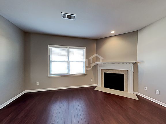 5th image of 702 White Oak Dr