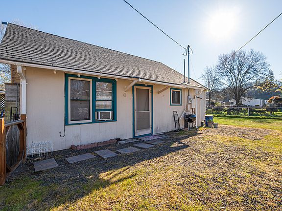 2nd image of 407 S Shasta Ave