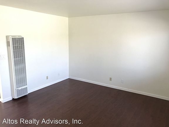 3rd image of 682 Grand Coulee Ave APT 2