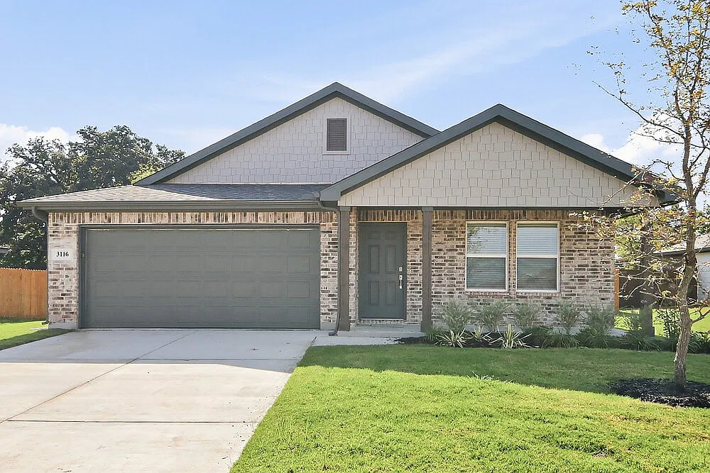 4 bed, 2.0 bath, 1607 sqft, $2,240 — Photo 1