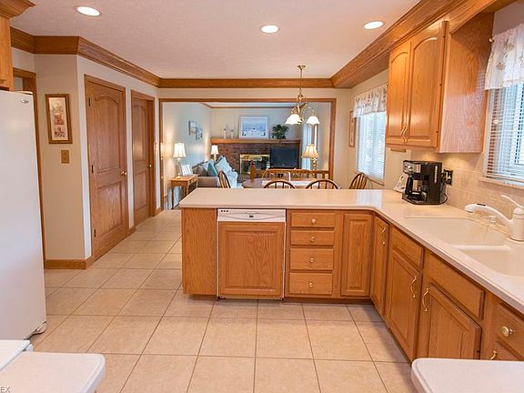 5th image of 26710 Waterbury Cir