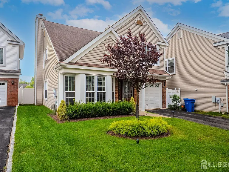 63 Carlisle Ct — Photo 4