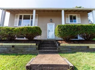 1003 Woodland Trails Ct, Fenton, MO 63026