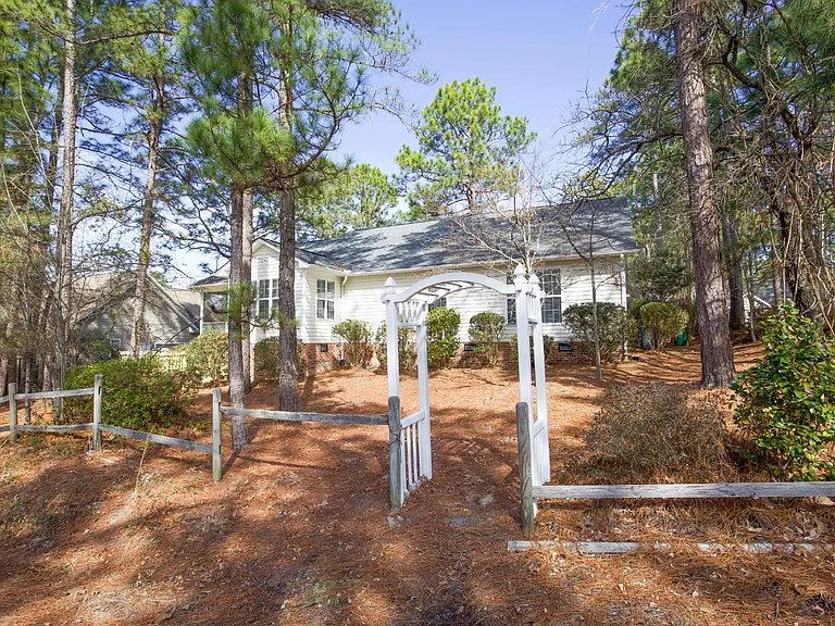 8 Moore Dr — Photo 55