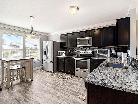 5th image of 59559 Ravenna Dr