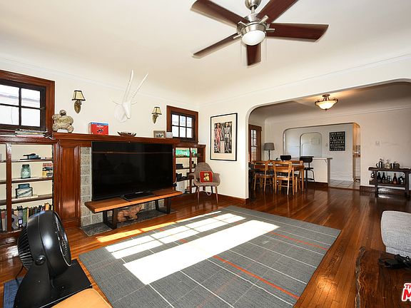 3rd image of 913 S Sycamore Ave