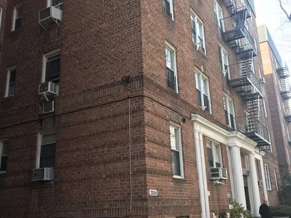 2552 East 7th Street image 1 of 9