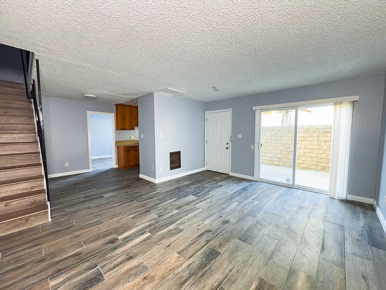 10923 California Ave #B — Photo 2