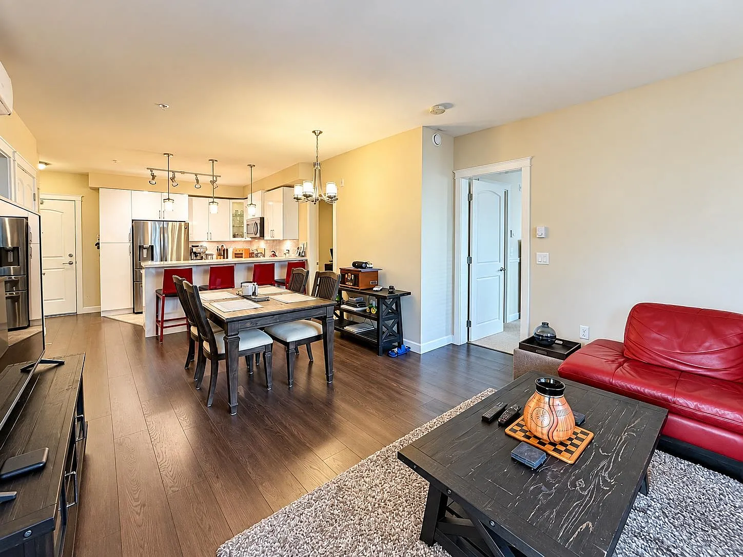 2 bed, 1112 sqft, $3,650 — Photo 2