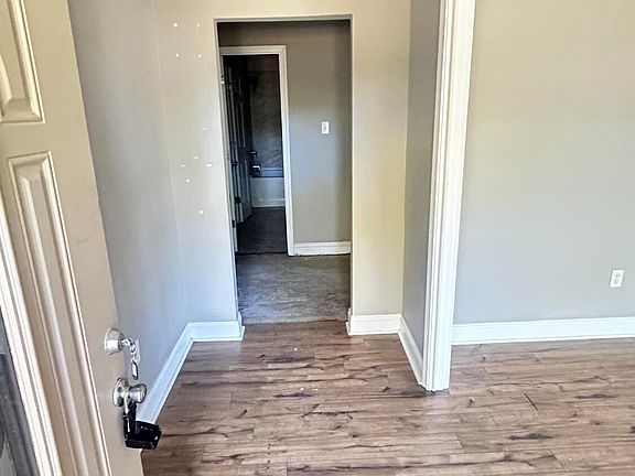 2nd image of 1628 Fairwood Dr